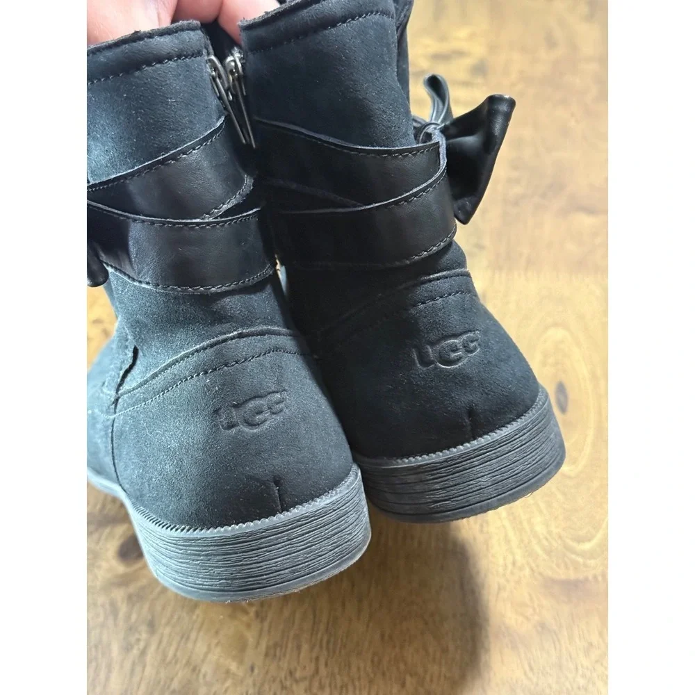 EUC Girls UGG Kids' Joanie‎ Bow Boots black size 6